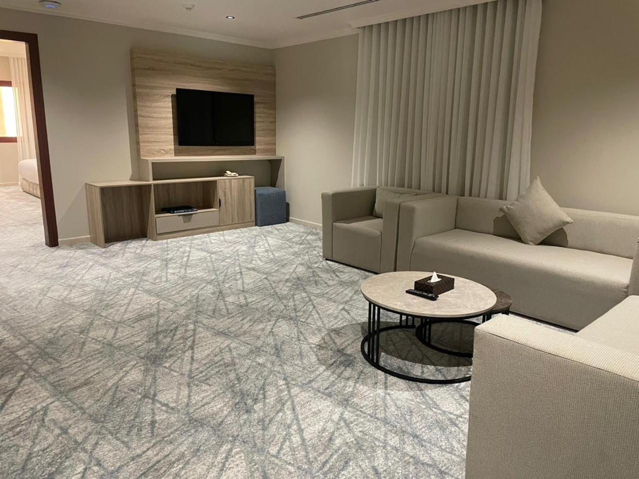 Deluxe King Suite